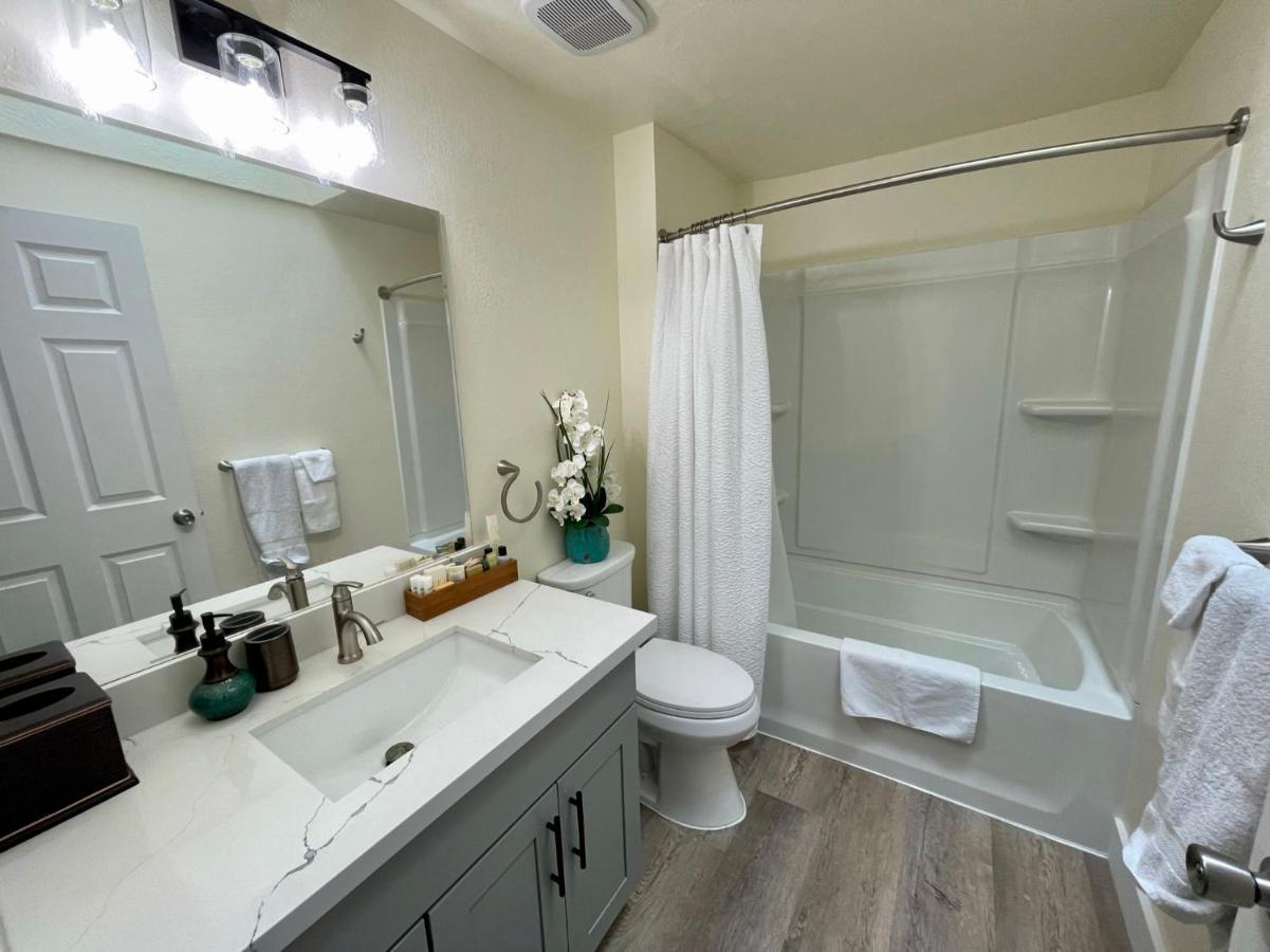 Tacoma 2 Bedrooms 1 Baths Sleep 5 With Compact Kitchen מראה חיצוני תמונה